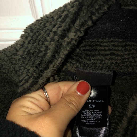 ❌SOLD❌ Women’s North Face Osito Fleece - Picture 4 of 6